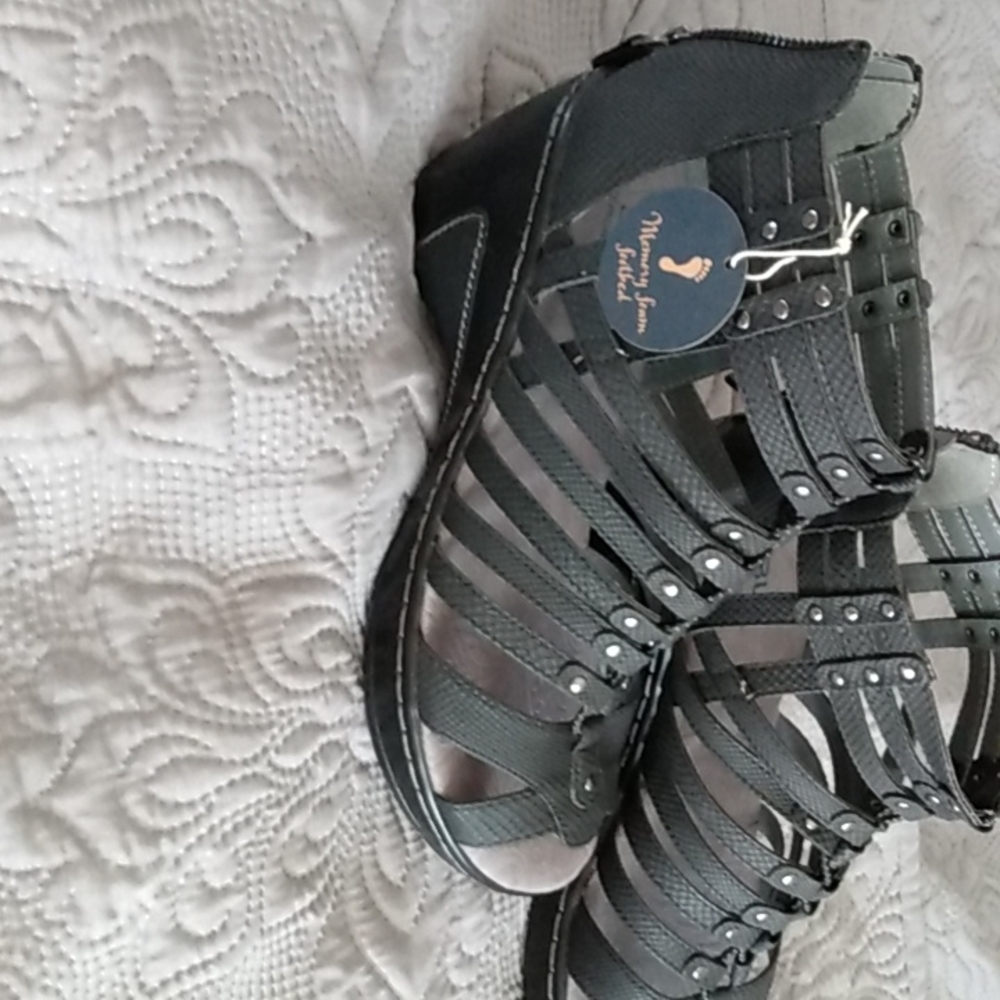 Brand NWT JBU summer sandals with memory foam! Zip up back.Very pretty.